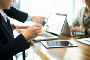 社労士の顧問料と報酬相場は？必要性や顧問契約のメリットを解説
