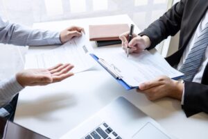 社会保険と労働保険の違いを解説！加入条件や未加入時のリスクも紹介